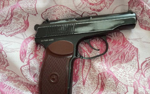 Ухтинка, которая притворялась следователем, украла пистолет у мужа своей подруги