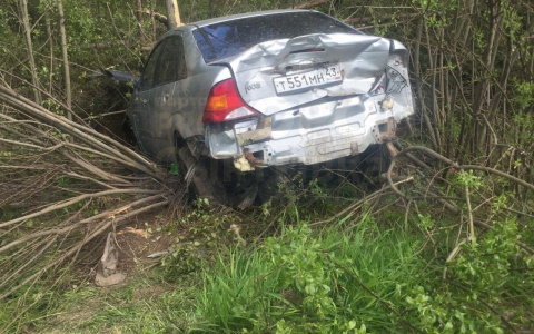 Под Сыктывкаром заметили потрепанный «Форд», который оказался в кювете