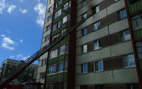 В Коми из горящей квартиры в многоэтажке спасли мужчину