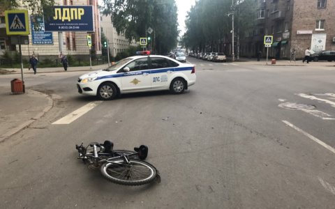 В Сыктывкаре сбили велосипедиста с 4-летним ребенком