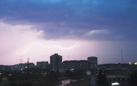 Жителям Коми пообещали жаркие выходные с шквалистой грозой