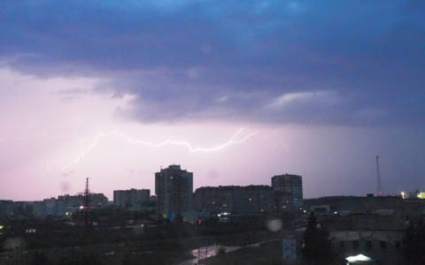 Жителей Коми ждут шквальный ветер и мощная гроза