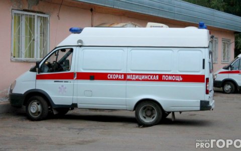 В Сыктывкаре из окна многоэтажки выпала трехлетняя девочка