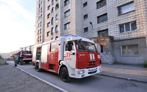 В Коми на пожаре в многоэтажке погибли двое детей