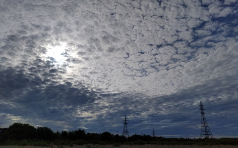 Фото дня в Сыктывкаре: белоснежная пена на голубом небе