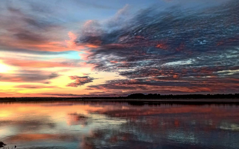Фото дня в Сыктывкаре: летний закат и удачный улов