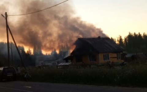 У семьи из Коми дотла сгорел дом: они собирают вещи, чтобы выжить