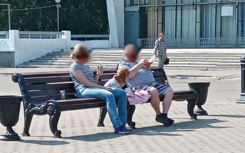 Фото дня в Сыктывкаре: семейная прогулка и тельняшки