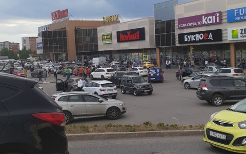 В Сыктывкаре эвакуировали ТРЦ «Макси»