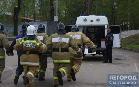 Добровольцы потушили пожар в коми деревне своими силами