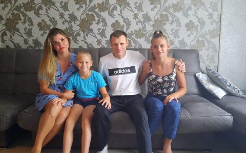 «Он приходит на работу сквозь адские боли»: сыктывкарка собирает деньги, чтобы вылечить коллегу от рака