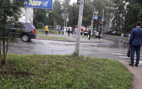 В Сыктывкаре экстренные службы разыскивали бомбу сразу в двух местах