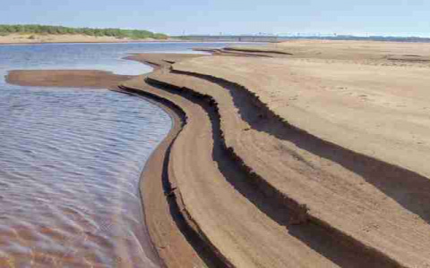 В Коми продолжает снижаться уровень воды в Печоре