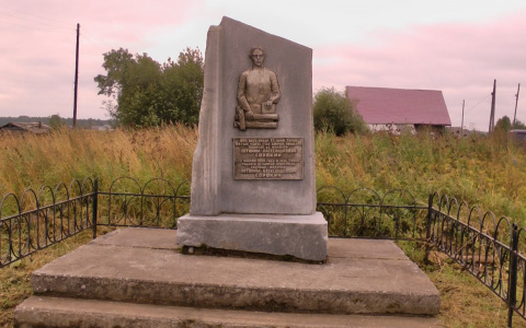 Забытое наследие: власти перестали следить за памятником Питириму Сорокину в Коми