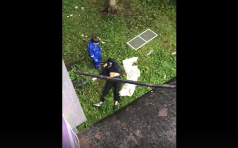 В Сыктывкаре мужчина выпал из окна: подробности