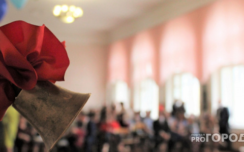 В Госдуме предложили перенести начало учебного года на месяц