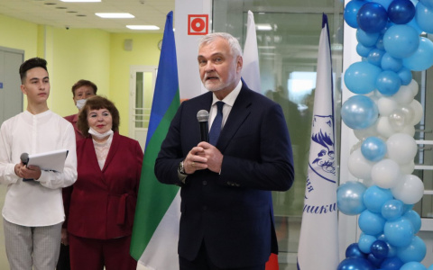 Фоторепортаж: Владимир Уйба открыл новое здание гимназии в Сыктывкаре