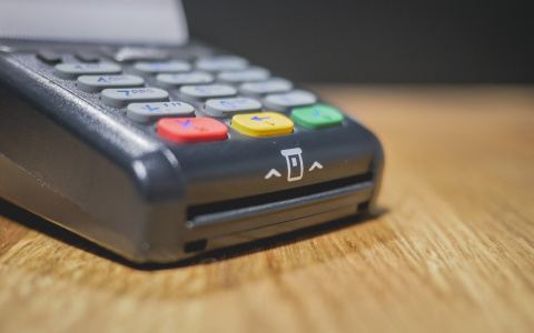 Сотрудники банка спасли сыктывкарскую пенсионерку от мошенников