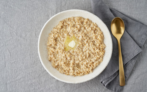 Диетолог развеяла миф о пользе овсянки на завтрак