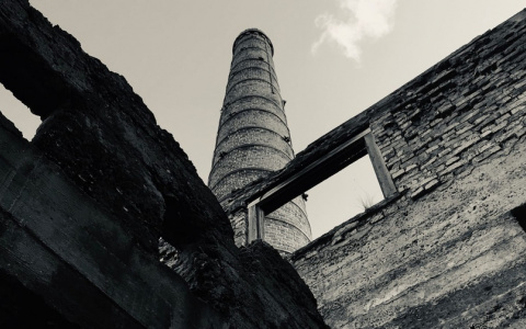 Фото дня: разрушенный временем чугунный завод в Коми