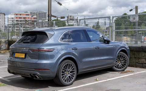 В Коми женщина купила «Кайен» и поддельные права