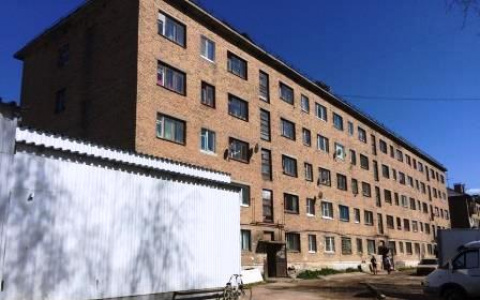 В Сыктывкаре пытаются ускорить расселение многострадального общежития в центре города