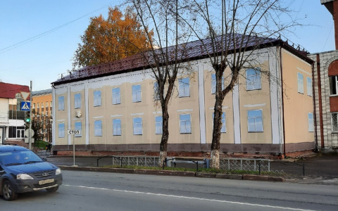 Фото дня: бюджетный «ремонт» здания следкома в Сыктывкаре