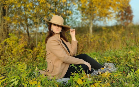 Выразительные улыбки и осенние наряды: 7 снимков сыктывкарских красавиц из Instagram