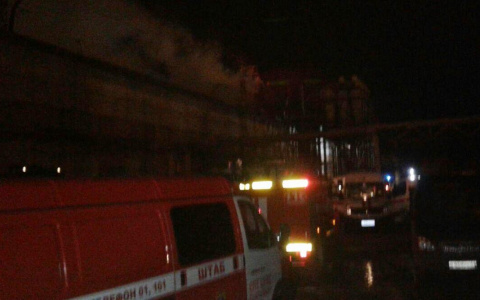 Ночью в Сыктывкаре вспыхнул фанерный завод