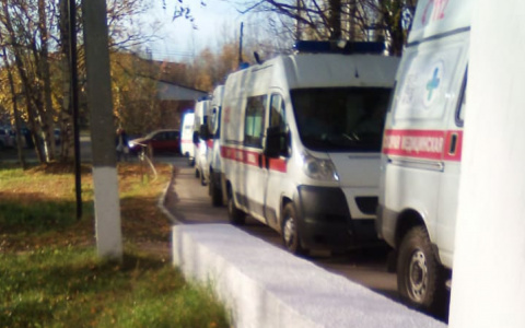 Главврач Коми республиканской больницы рассказал о реальной причине «очереди из скорых»