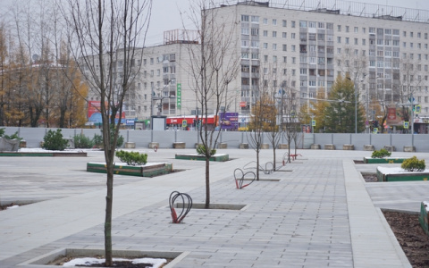 Авторская колонка: урбанист оценил благоустройство площадки под часами в Сыктывкаре