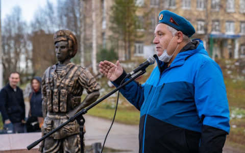 В Коми жестко раскритиковали новый памятник в честь десантников