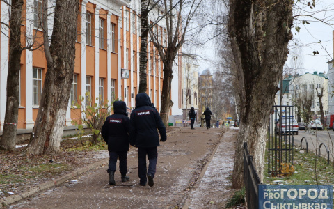 Появились фото эвакуации школы №12 в Сыктывкаре