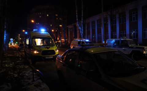 В Сыктывкаре школу №12 оцепили второй раз за день (фото, видео)