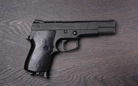 В Коми разбойники вломились в квартиру и украли телефон, который потом просто выкинули