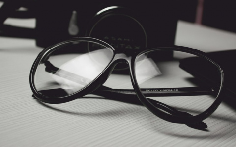 Ученые назвали очки одним из главных средств защиты от коронавируса