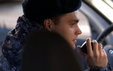 В Сыктывкаре задержали парня, который поджигал кнопки лифта в ТЦ и курил в магазинах