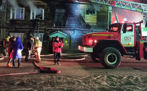 «Голых детей закутывали в куртки»: очевидица о крупном ночном пожаре в Сыктывкаре