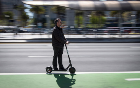 В России предложили создать дорожные знаки для самокатов