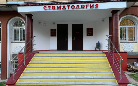 В клинике кировского медуниверситета жителей Коми лечат опытные стоматологи по доступным ценам