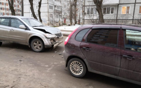 В Сыктывкаре произошла авария, где пострадали дети