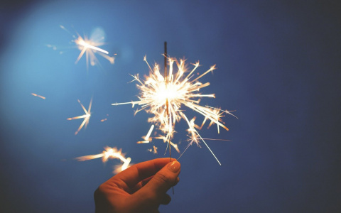 Россияне рассказали, сколько готовы потратить на подарки к Новому году