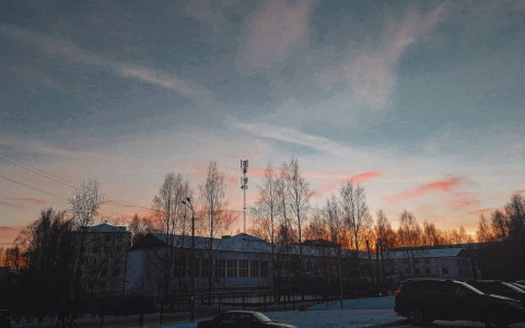 Фото дня в Сыктывкаре: нежные краски декабрьского неба