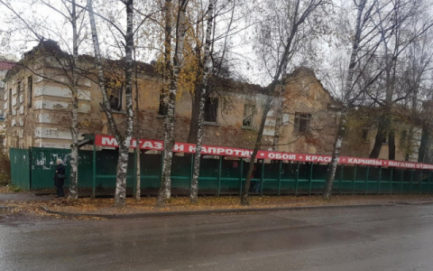 В Сыктывкаре наконец-то решат вопрос с заброшенными руинами напротив «Северного рая»