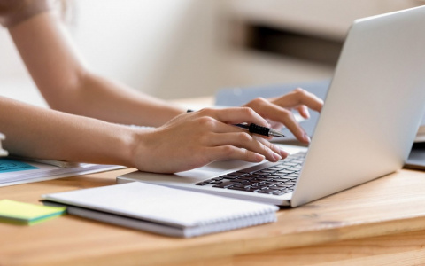 Образование сохраняет дистанцию