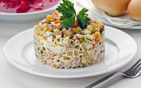 Эксперты подсчитали, во сколько россиянам обойдется новогодний стол