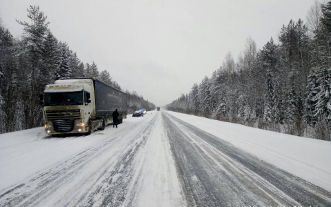 На трассе рядом с Сыктывкаром в ДТП пострадало 2 несовершеннолетних