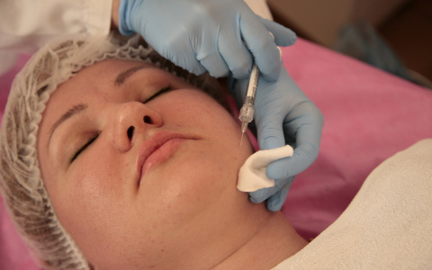 Названы косметические процедуры, способные вызвать рак