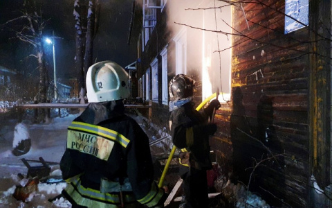 В Сыктывкаре на пожаре в двухэтажном доме погиб человек (фото)