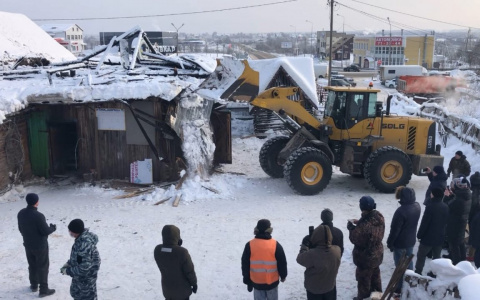 В сыктывкарском конном центре во время уборки начало разрушаться здание